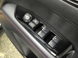 パワーウインド・電動格納付きドアミラースイッチは、ドアに集中☆