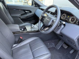 運転席はドライバーをしっかり包み込むように設計されており、長時間のドライブも問題御座いません。また大きな傷や、汚れなどなく綺麗な状態で入庫しています。
