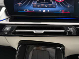 車両の詳細、ご質問につきましては、弊社営業スタッフまでお気軽にご連絡下さいませ。遠方のお客様には実車の詳細画像送信も承ります。お客様からのお問合せをお待ち致しております。