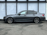 また、BMW正規認定中古車は、エマージェンシーサービスが自動付帯。24時間365日、皆様のカーライフをサポート致します。確かな安心のうえで、「駆けぬける歓び」をご堪能ください。