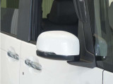 ◆ドアミラーウインカー◆ドアミラーにウインカーを装備しています。対向車に自身の進行方向を合図し安全に運転できます。