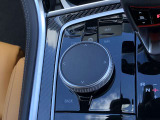 iドライブコントロール。手元で車の機能を直感的に操作できます。