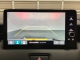 バックでの車庫入れも安心です! リアカメラが付いているバックモニター付のナビディプレーを装備しております。操作線もついており距離感も画面から確認できます。