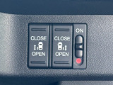 運転席の手元で両側スライドドアの開閉操作が可能です。
