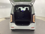 軽い力でサッと倒せるシートアレンジ。急に荷物が増えても、その場でサクッとスペースを広げられます。毎日の『困った』を『助かった』に変える工夫が満載です。