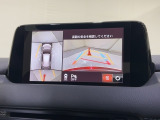 狭い場所での駐車やすれ違いなどでより的確な運転操作に役立つ360&deg;ビューモニターが装備されています。