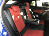 後席も使用感はさほど感じず、運転席・助手席同様に清潔感があります。後席シートもしっかりと作り込まれていますので、座り心地も悪くありません。是非、実車にてご確認下さい。