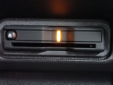 ■【ETC車載器】が装備されています。セットアップをしてお渡しとなり、ETCカードを差し込むだけで高速道路の利用が可能です。