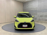 お車購入のポイントとなるフロントマスクです!シャープな目つきが印象的なデザインのヘッドランプです。