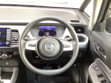 ステアリングスイッチでオーディオ各種操作が可能で、運転に集中できます。安心・安全・快適なドライブをお楽しみいただけます。