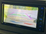 【バックカメラ】駐車時に後方がリアルタイム映像で確認できます。大型商業施設や立体駐車場での駐車時や、夜間のバック時に大活躍!運転スキルに関わらず、今や必須となった装備のひとつです!
