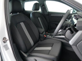 Audi車はどの車種も全てレザーハンドルです。そこにはAudiのこだわりがあり質感の高いレザーでしっかりと手に馴染み、高級感を演出します。