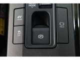 電動パーキングブレーキを搭載。スイッチ操作でパーキングブレーキを作動・解除することが可能ですので、操作の力が不要ですよ♪