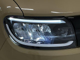 【LEDヘッドライト】現代の主流のライト。明るい光が瞬時に立ち上がり、必要な場所を均一に照らします。寿命も長く省エネで、スタイリッシュなデザインです♪