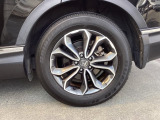 アルミホイールです。足元が引き立つので、車全体のイメージがアップしますよ!