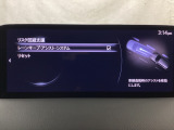 ハンドル操作をアシストすることにより車線からの逸脱回避を支援します。