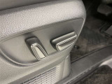 パワーシート搭載。微妙な調整が手軽にでき、ピッタリのポジションで運転することが可能です。