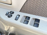 【電動格納ミラー】サイドミラーは電動格納式となっており、狭い駐車場でもキズがつくリスクを抑えられます。