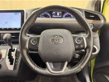 ステアリングスイッチ搭載!手を離さずに手元のスイッチでさまざまな操作が可能。運転中、視線をそらさなくても操作ができて安全です!
