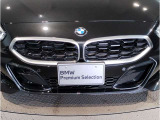 【キドニーグリル】BMWは約90年もの間、ほぼ全ての車両にひと目でBMWだと分かるこの特徴的なフロントグリルが備えられ、デザイン・アイコンとして親しまれてきました。