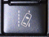 車線逸脱警報装置を装備しております。