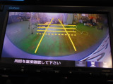 バックカメラの画像です。ガイドラインがスムースな車庫入れをサポートいたします。車庫入れの安心感がアップしますね。