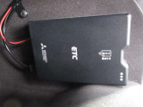 ETCももちろん搭載。いちいち料金所で停車する必要なんて当然ないです。スムーズにストレスなくドライブをお楽しみください。(※支払総額にセットアップ費用は含まれておりません。)