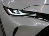 「アダプティブハイビームシステム(AHS)」が装備。LEDの配光範囲を細やかに制御し、先行車や対向車に光が当たる部分だけを自動的に遮光するので、ハイビームでの走行頻度がより向上します。
