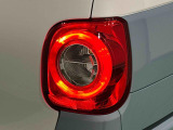 丸目で愛嬌のあるデザインのLEDリヤコンビネーションランプ(LEDストップランプ)が省電力・長寿命化を実現。