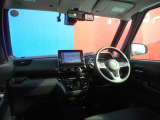 フロントガラスが広く視界が広々としているので、運転がとてもし易いです!