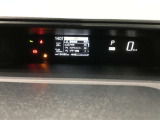 とっても見やすいメーターです。夜間時はラグジュアリーな気分にさせてくれる照明が魅力ですので、夜のドライブも楽しみになりますよ♪