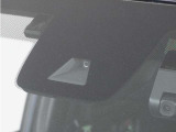 ◆Honda SENSING◆ カメラ等装置で精度の高い検知能力を発揮、安全運転を支援します。ステアリング上のコントローラーに注目!