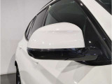 【BMWミラー】視認性の高いスタイリッシュなミラー。自動防眩機能も付いており夜間のドライビングをサポートします。