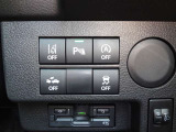 実車に備わる運転支援装備のスイッチやセンサー表示を確認できます。