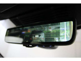 カメラ映像を映し出すClearSightインテリアリアビューミラーを装備しています。同乗者や荷物で視界が遮られることなく、後方の様子をいつでも鮮明に確認できて安心ですね!