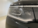 LEDヘッドライトは、点灯の瞬間から最大光量を発揮し、突然暗くなるトンネルなどでの安定感を高めます。