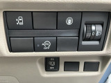 スライドドアは左側が電動です