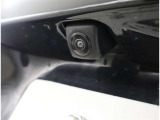 バックカメラが付いているので後方確認が非常にしやすいです。今や運転初心者も熟練者も必須装備!ついていて損はないですね♪