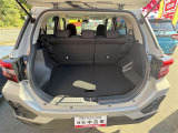 後席荷物スペースになります。