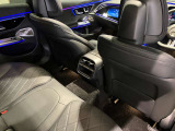 運転席ドアトリムには窓の一括コントローラーと電動ドアミラーのコントローラーが装備。