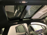 パノラミックルーフで明るい車内と開放感あるドライブをお楽しみいただけます。