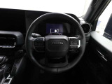 各操作スイッチなどもハンドルから手を放すことなく操作可能で安全運転に支援いたします!