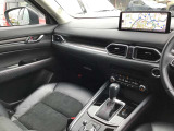 現在のMAZDA車はインパネ配置が視線の動きが少なくなるように設計レイアウトされています☆ひとつひとつの部品からMAZDAの安全に対するこだわりを感じる事が出来ます☆