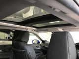 ムーンルーフ☆車内に日光や風をとりこみながら快適な室内空間でドライブもいいですね☆
