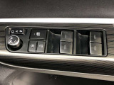 パワーウィンドは今や当たり前の機能ですが、無いと困る機能です。運転席からの操作で、全席の窓を振るオープンにしたり、フルクローズが可能です。