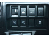 運転席の右側に各種スイッチを集中してレイアウト。