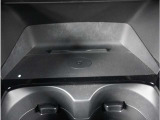 【ワイヤレス充電】ワイヤレス充電Qi規格に対応したスマートフォンなどの携帯機器を充電できます。