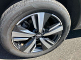 スタイリッシュな純正19インチアルミホイール!タイヤサイズは235/55R19です!