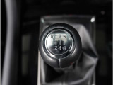 【シフトレバー】シフトもとても操作しやすいデザインになっております。運転する人の事を第一に考えた操作性の高い仕様です。