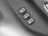 運転席はシートメモリー機能が付いているので、自分以外の人がシートを動かしても、ボタン一つでセットした位置に戻せます。
